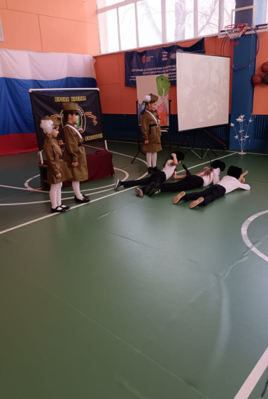 "Песня в военной шинели".